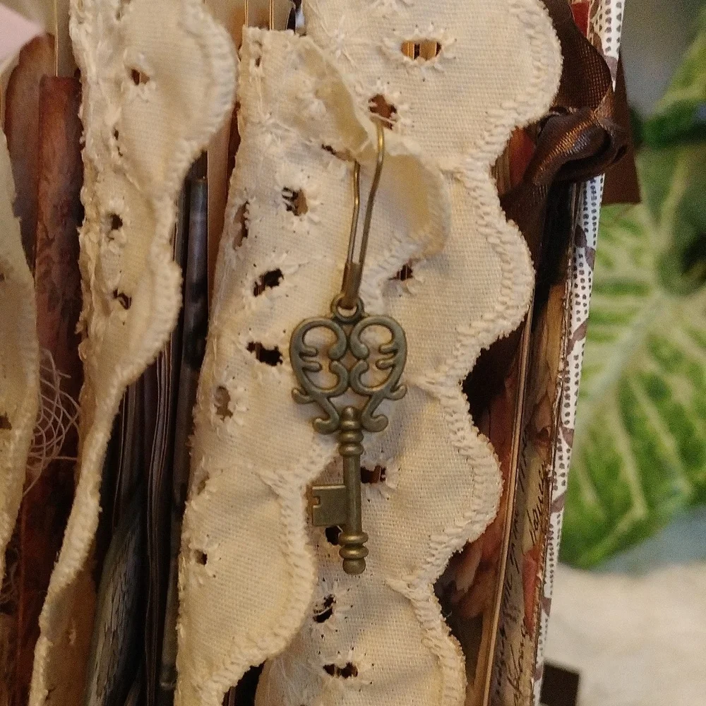 ⚜️ Suite Symphony Vintage Altered Book Junk Journal